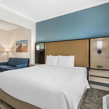 Best Western Plus Airport Inn & Suites-3